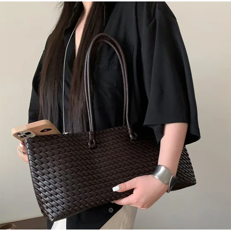 กระเป๋าโท้ทหนัง PU ดีไซน์หรูหร - Leatherwork Workshop บทวิจารณ์และราคา